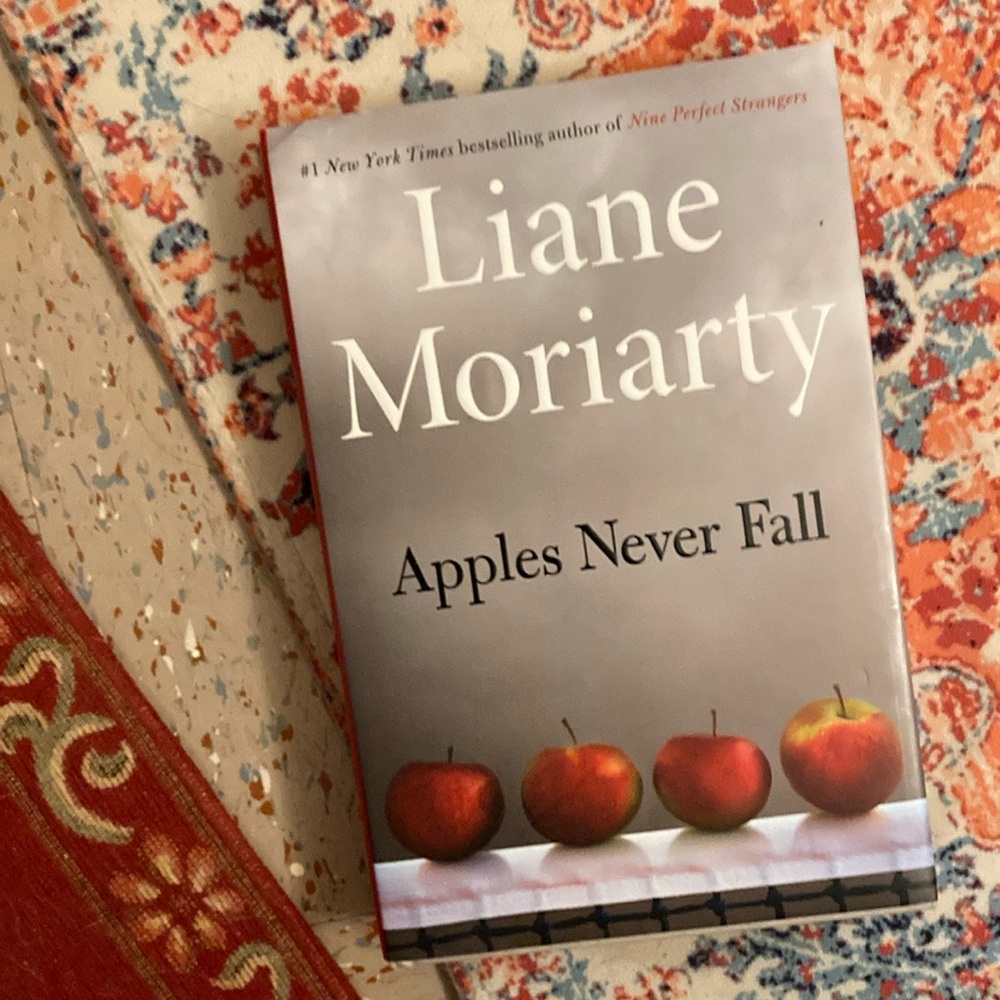 Book Apples Never Fall Liane Moriatory